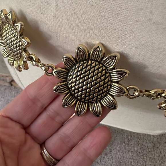 Gold chain sunflower belt small medium - Picture 4 of 5